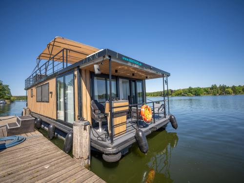 Houseboat Woma D13 for charter in Marina Roeblinsee Houseboat Woma D13 for charter in Marina Roeblinsee