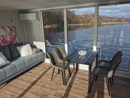 Hausboot Woma D13 Yachtcharter in Buchholz