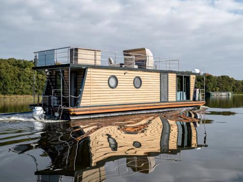 Houseboat Woma D13 for rent in Marina Roeblinsee Houseboat Woma D13 for rent in Marina Roeblinsee