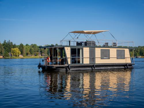 Hausboot Woma D13 Yachtcharter in Marina Röblinsee