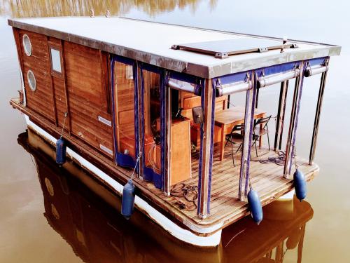 Houseboat Woma D7 for charter in Buchholz
