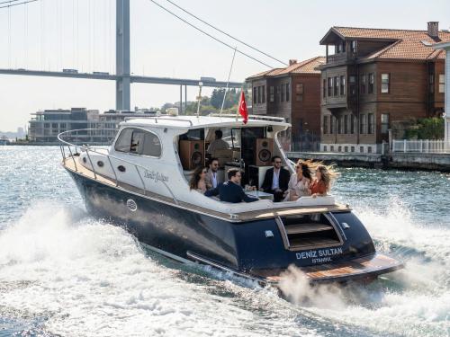 36ft Luxury Yacht for charter in Istanbul (Turkey)