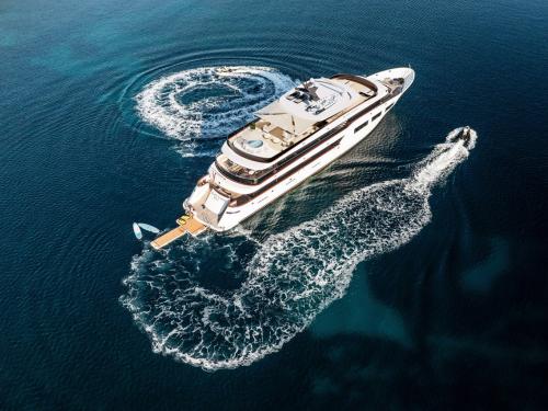 Luxury Yacht Black Swan for charter in Split (Croatia)