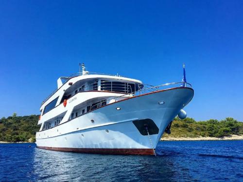 130ft Luxury Yacht for charter in Trogir (Croatia)