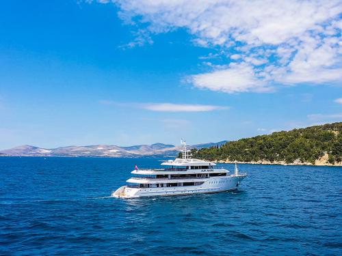 Luxus Yacht Alfa Mario for rent in Split (Croatia)
