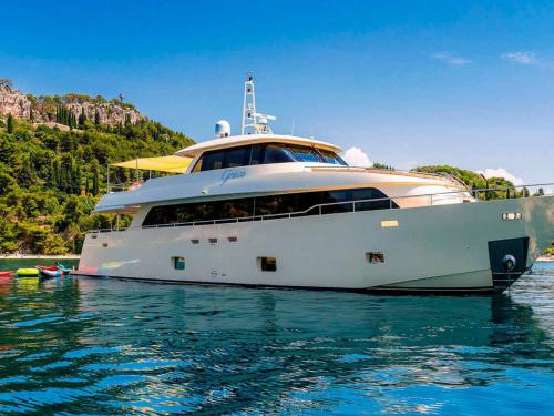 28m Luxus Yachcharter in Split (Kroatien)