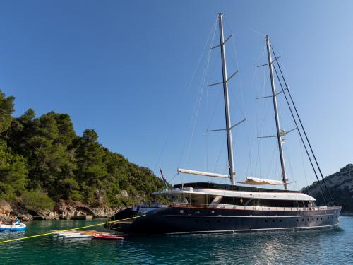 16ft Luxury Yacht for charter in Jesenice (Croatia) 16ft Luxury Yacht for charter in Jesenice (Croatia)