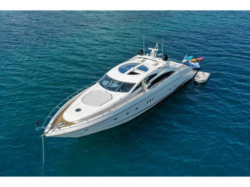 Predator 82 Luxury Yacht for charter in Gouvia (Greece)