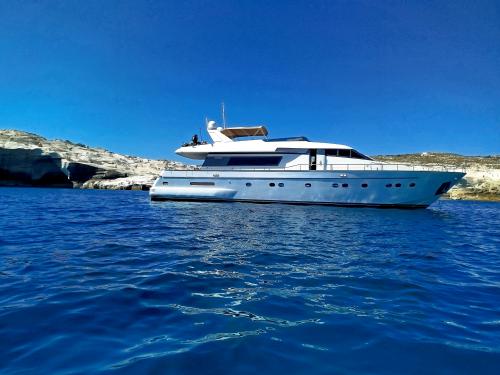 San Lorenzo 82 Luxury Yacht for charter in Athens (Greece)