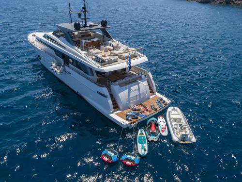 SL 106 Luxury Yacht for charter in Athens (Greece)