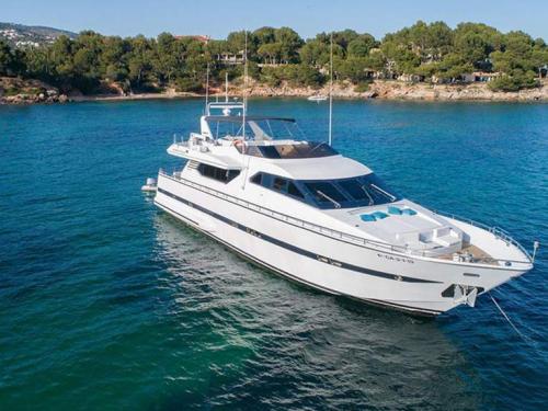 Superphantom 85 Luxury Yacht for charter in Tourlos (Greece)
