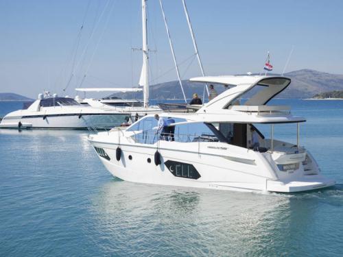 Motoryacht Absolute 50 Fly chartern in Seget