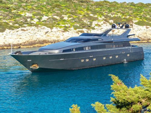 Yacht Admiral 101 for charter in Athens