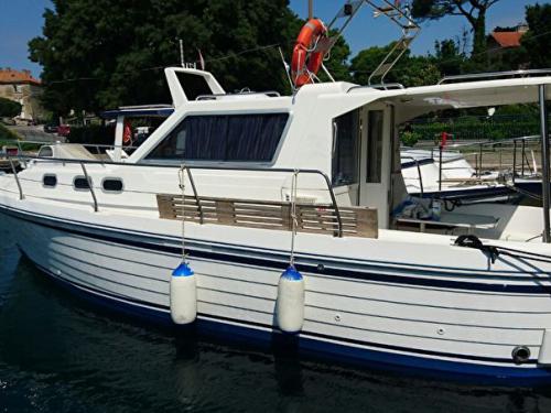 Motoryacht Adria 1002 Yachtcharter in Marina Tankerkomerc