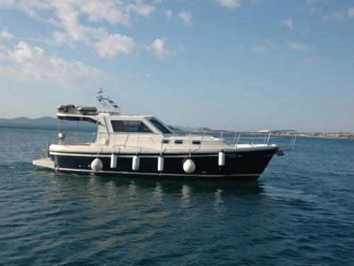 Motorboat Adria 1002 Vektor for hire in Sukosan Bibinje