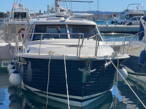 Motoryacht Adriana 36 chartern in Zadar