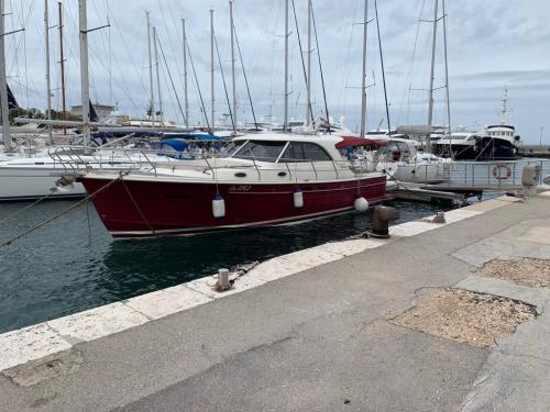 Yacht Adriana 44 Yachtcharter in Zadar Yacht Adriana 44 Yachtcharter in Zadar