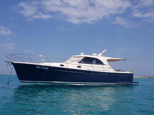 Motorboat Adriana 44 for charter in Zadar
