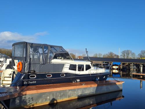 Yacht Advantage 38 Yachtcharter in Marina de Drait
