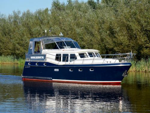 Motor yacht Advantage 42 for charter in Marina Woudsend