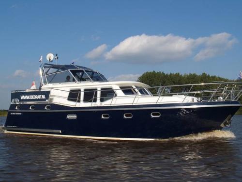 Motor yacht Advantage 42 available for charter in Yacht Harbour Waren