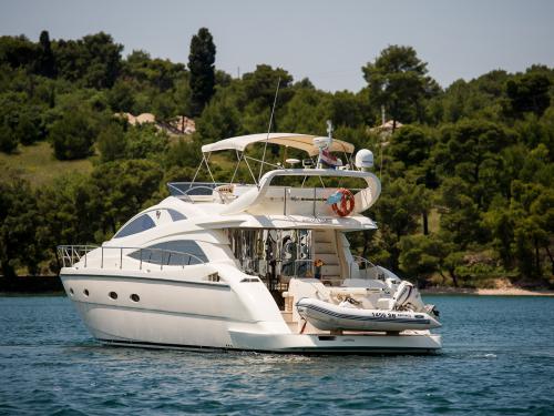 Motor yacht Aicon 56 Fly for rent in Kastela Motor yacht Aicon 56 Fly for rent in Kastela