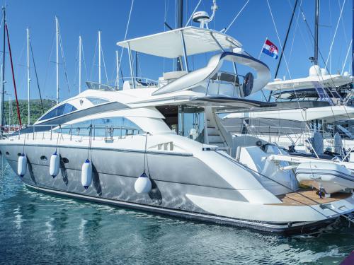 Motor yacht Aicon 56 Fly for rent in Sukosan Bibinje