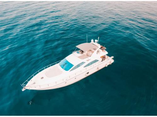 Motor yacht Aicon 64 Fly for hire in Athens