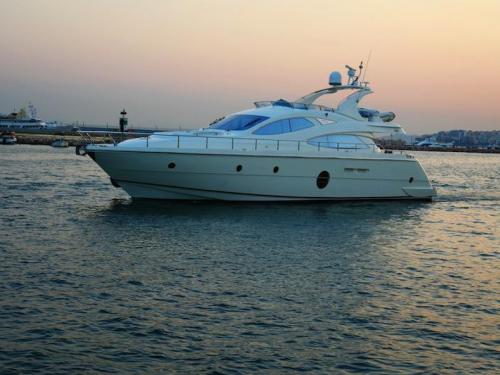 Motor yacht Aicon 64 Fly for rent in Alimos Marina Kalamaki