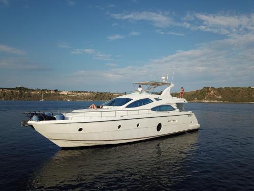 Yacht Aicon 64 Fly for rent in Milazzo