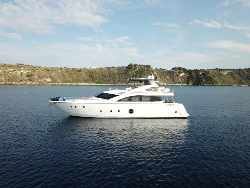 Motor yacht Aicon 75 for charter in Marina Del Nettuno