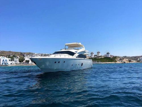 Motorboot Aicon 75 Yachtcharter in Flisvos Marina