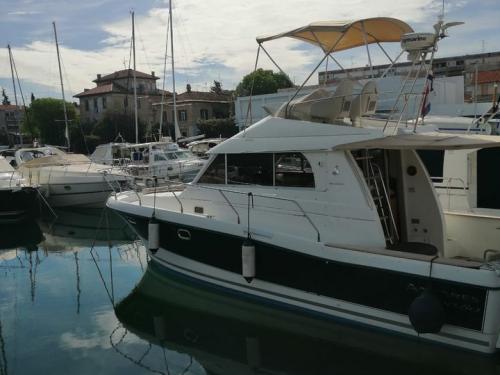 Motor yacht Antares 10.80 for hire in Zadar