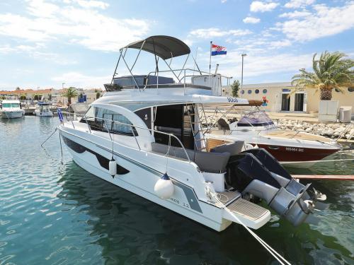Motor yacht Antares 11 available for charter in Biograd na Moru