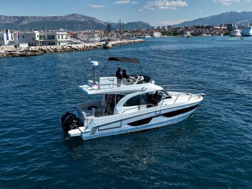 Motor yacht Antares 11 for rent in Marina Polesana