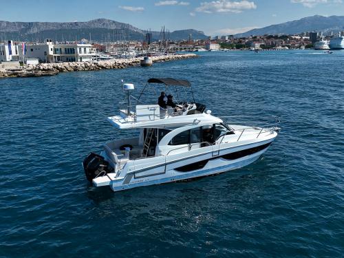 Motor yacht Antares 11 for rent in Split