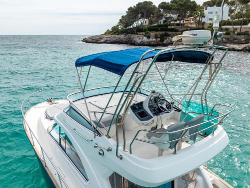 Motor yacht Antares 12 available for charter in ACI Marina Pomer