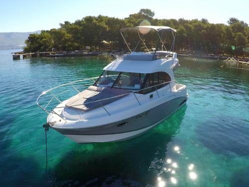 Yacht Antares 30 Fly for rent in Split