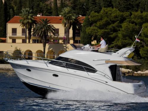 Motorboot Antares 36 chartern in Novalja