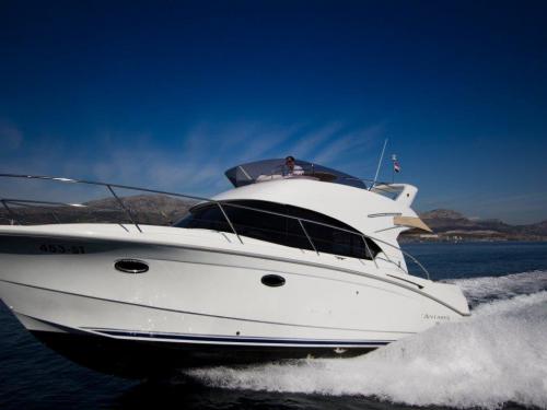 Motor yacht Antares 36 for hire in Marina Polesana