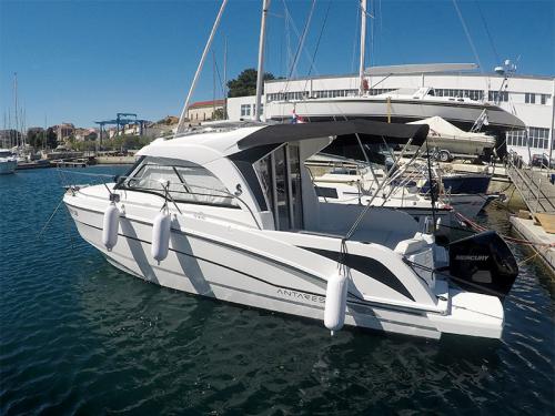 Motorboot Antares 8 OB chartern in Sibenik