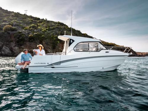Motorboot Antares 8 OB Yachtcharter in Novi Vinodolski