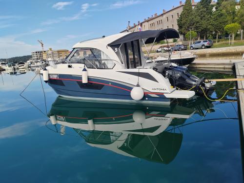 Motorboot Antares 9 OB chartern in Pula