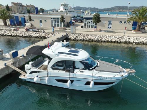 Yacht Antares 9 OB for rent in Biograd na Moru