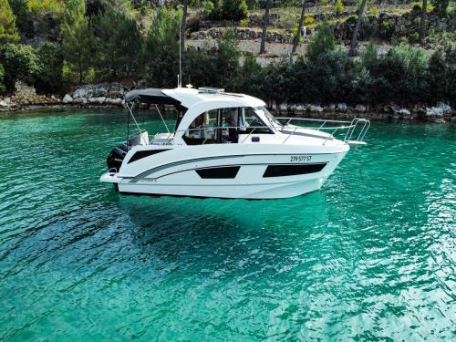 Motoryacht Antares 9 OB chartern in Split