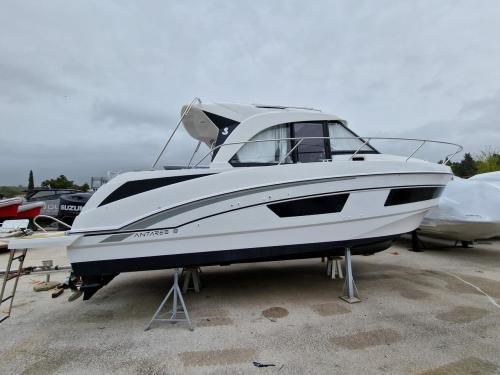 Motorboat Antares 9 OB available for charter in Marina Kornati