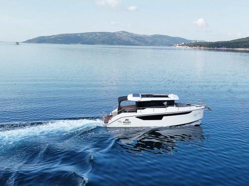 Motorboat Aquasun 34 for rent in Seget Motorboat Aquasun 34 for rent in Seget