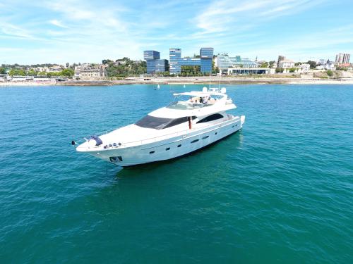 Motorboat Astondoa 82 available for charter in Marina de Cascais