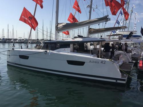 Kat Astrea 42 chartern in Marina Kornati