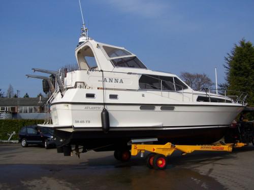Motor yacht Atlantic 37 available for charter in Marina Tankerkomerc